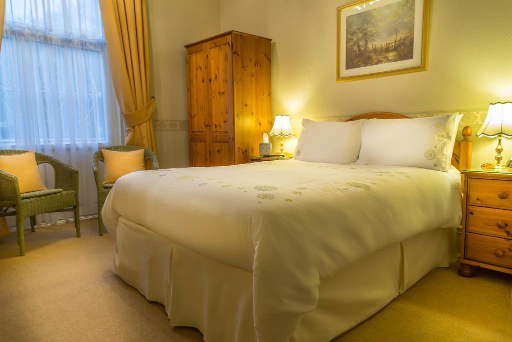Balincourt Hotel Bournemouth Exterior foto A bedroom at the hotel