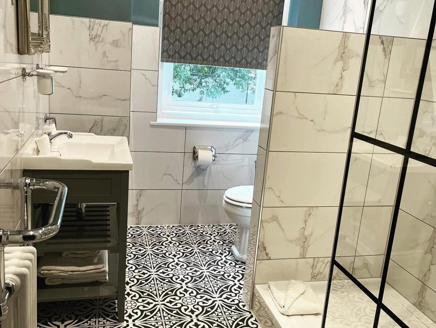Balincourt Hotel Bournemouth Exterior foto Bathroom with shower enclosure