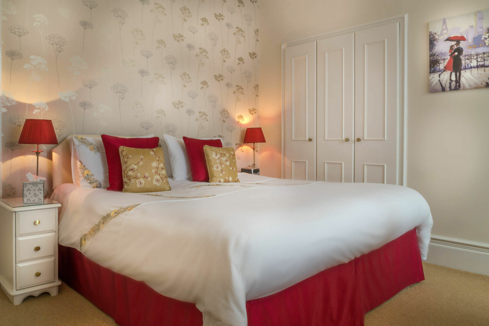 Balincourt Hotel Bournemouth Exterior foto A bed with a bed skirt